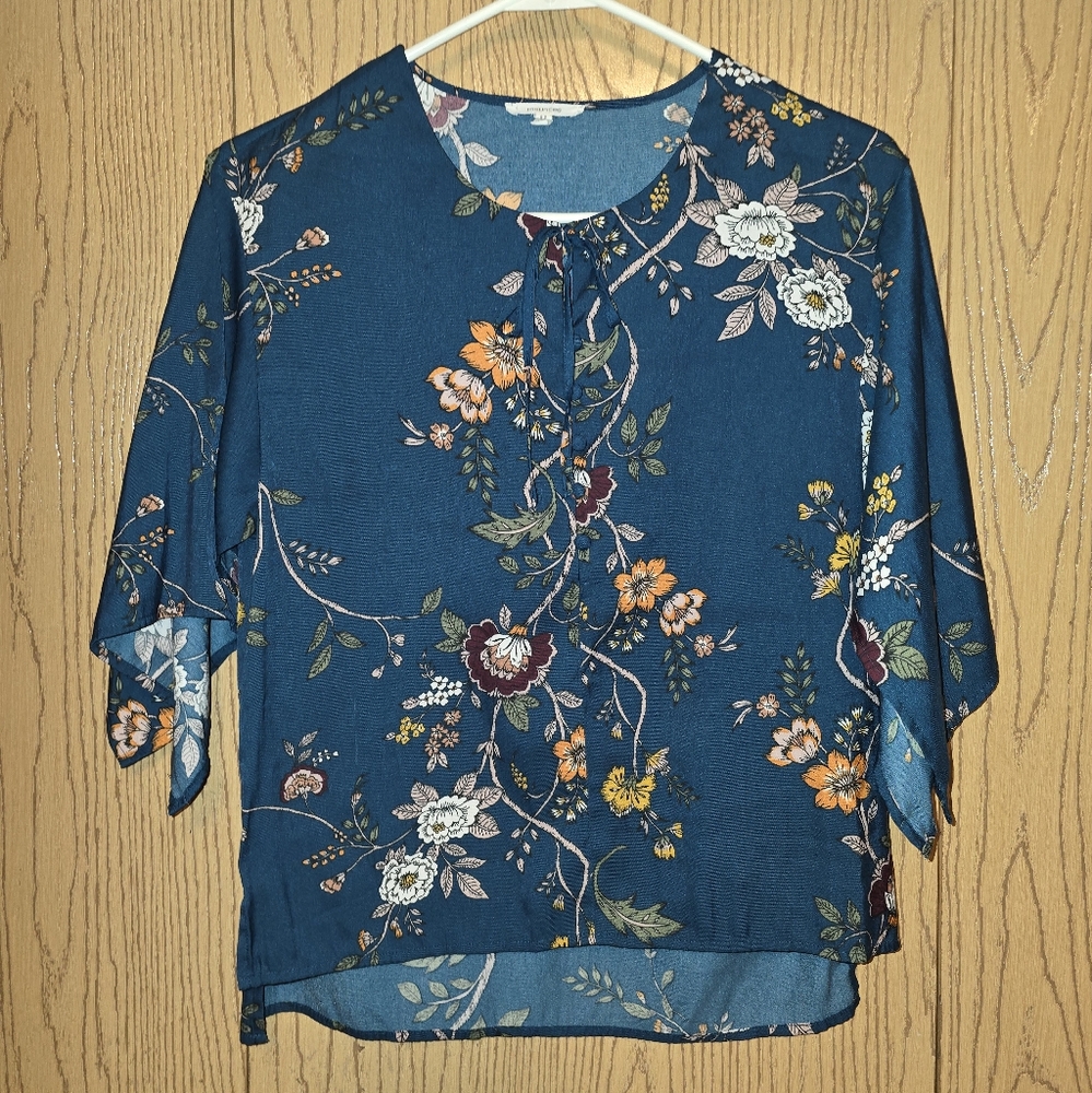 🌟4/$25 Maurices XS Blue Floral Blouse with Button & Tie Front
